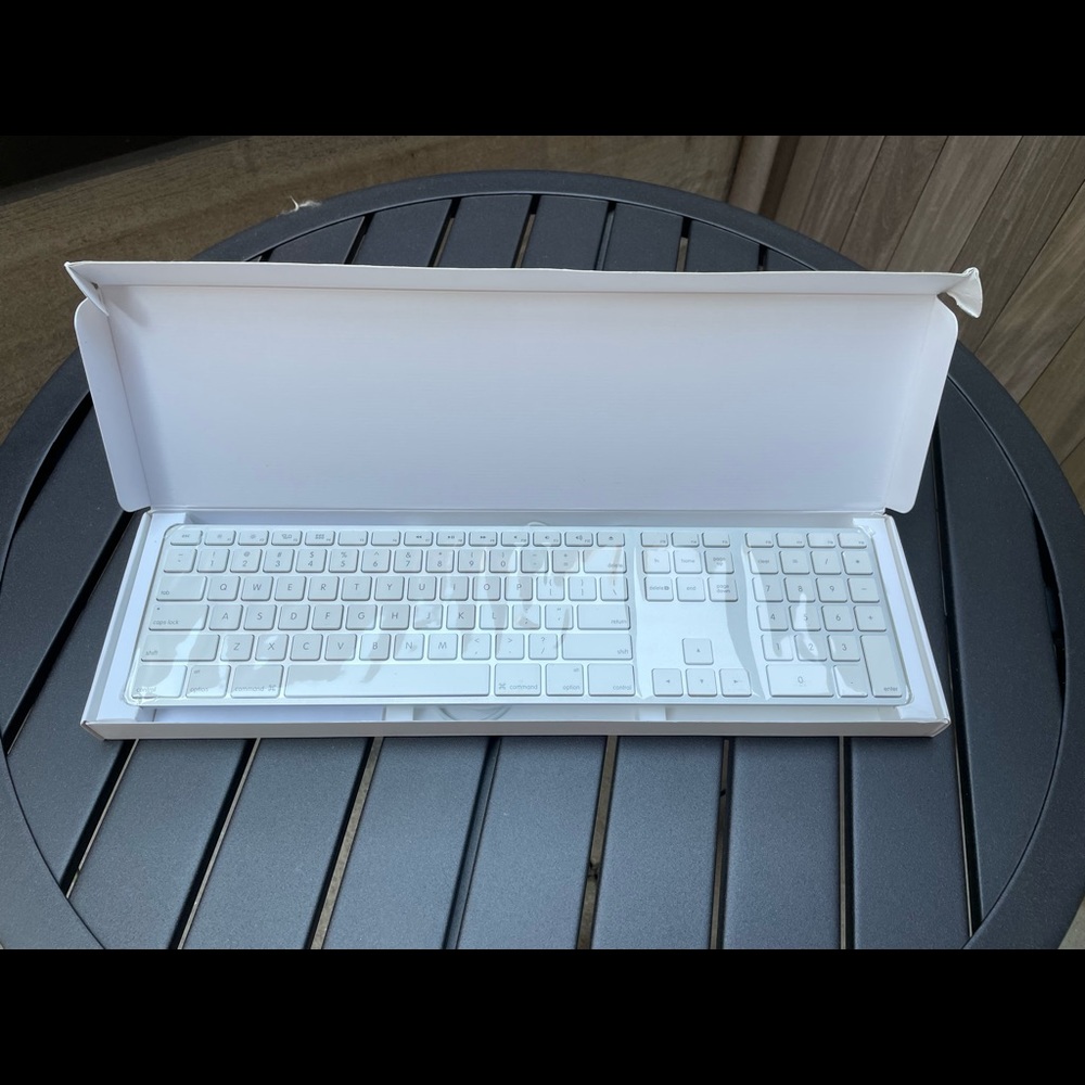 Apple Wired Keyboard with Numeric Keypad